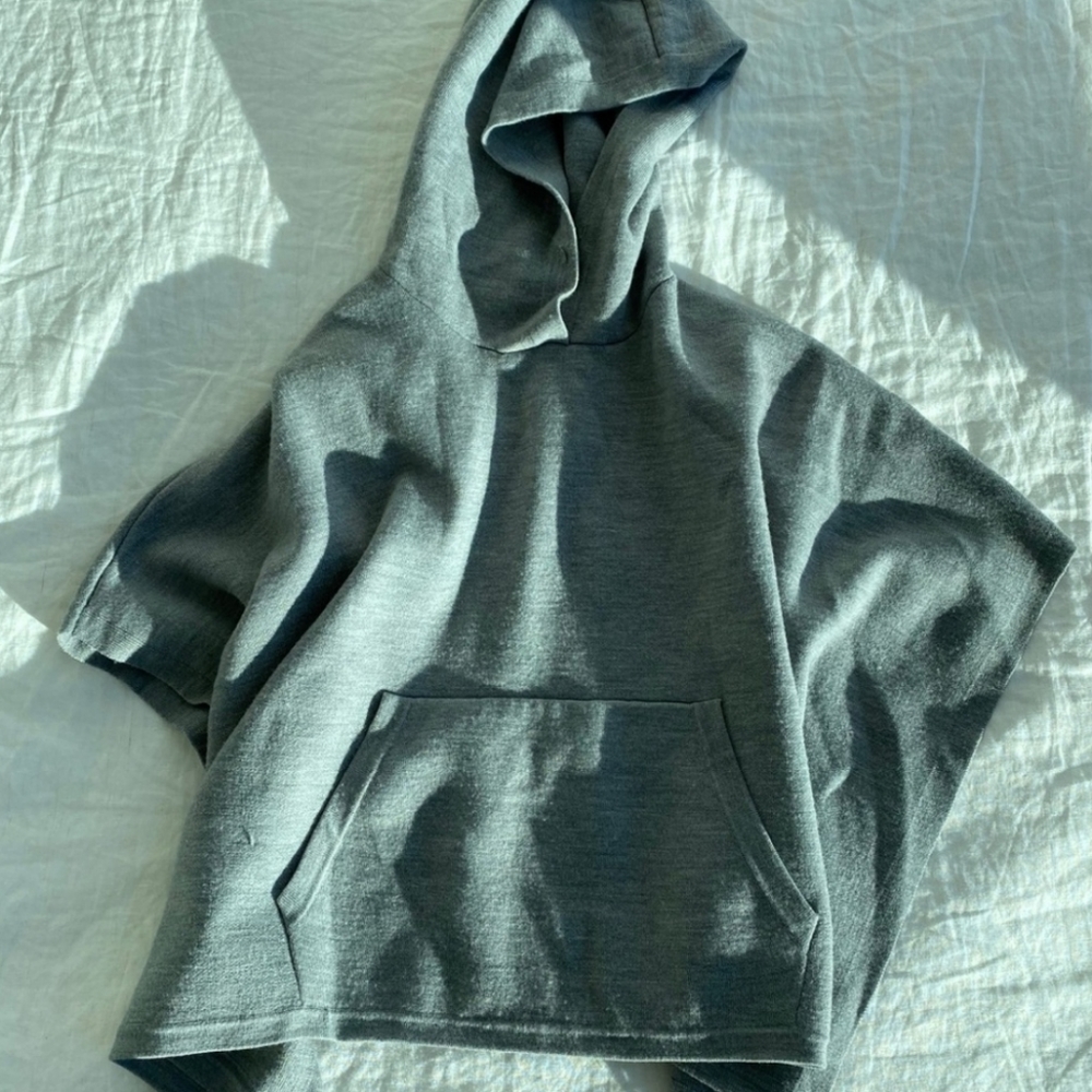 Lululemon All in a Day grey poncho - Picture 4 of 4